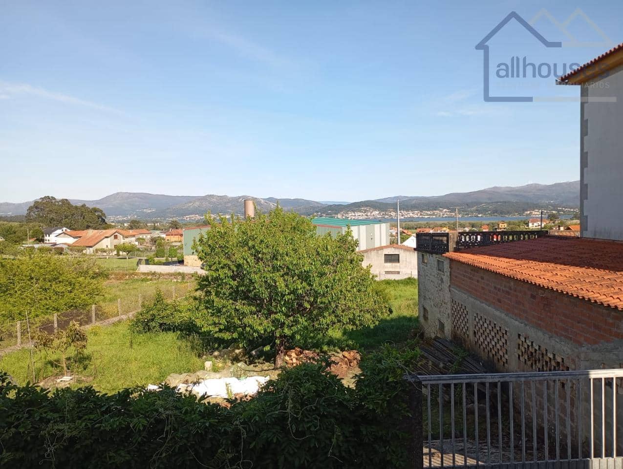 6 bedroom Townhouse for sale in A Guarda with garage - € 140,000 (Ref: 9417288)