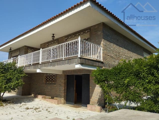 4 bedroom Townhouse for sale in A Guarda with garage - € 300,000 (Ref: 9417289)