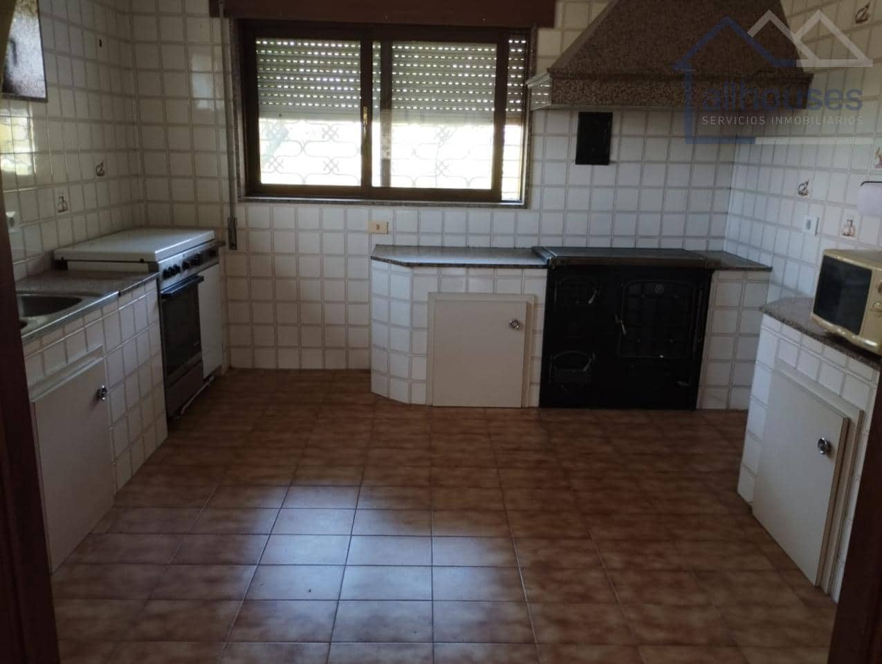 4 bedroom Townhouse for sale in A Guarda with garage - € 300,000 (Ref: 9417289)