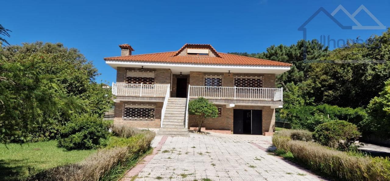 4 bedroom Townhouse for sale in A Guarda with garage - € 300,000 (Ref: 9417289)