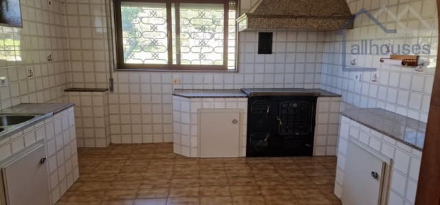 4 bedroom Townhouse for sale in A Guarda with garage - € 300,000 (Ref: 9417289)