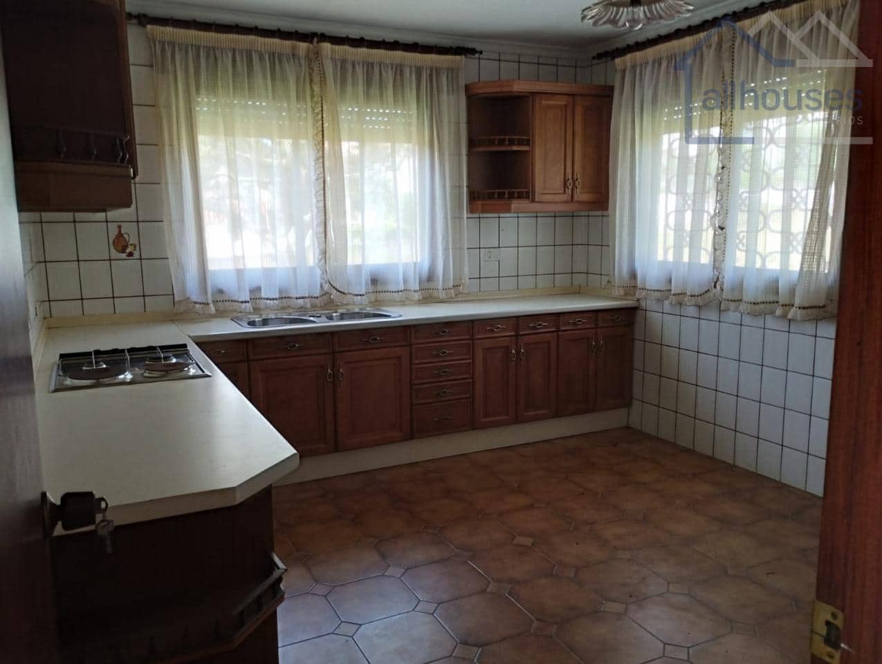 4 bedroom Townhouse for sale in A Guarda with garage - € 300,000 (Ref: 9417289)
