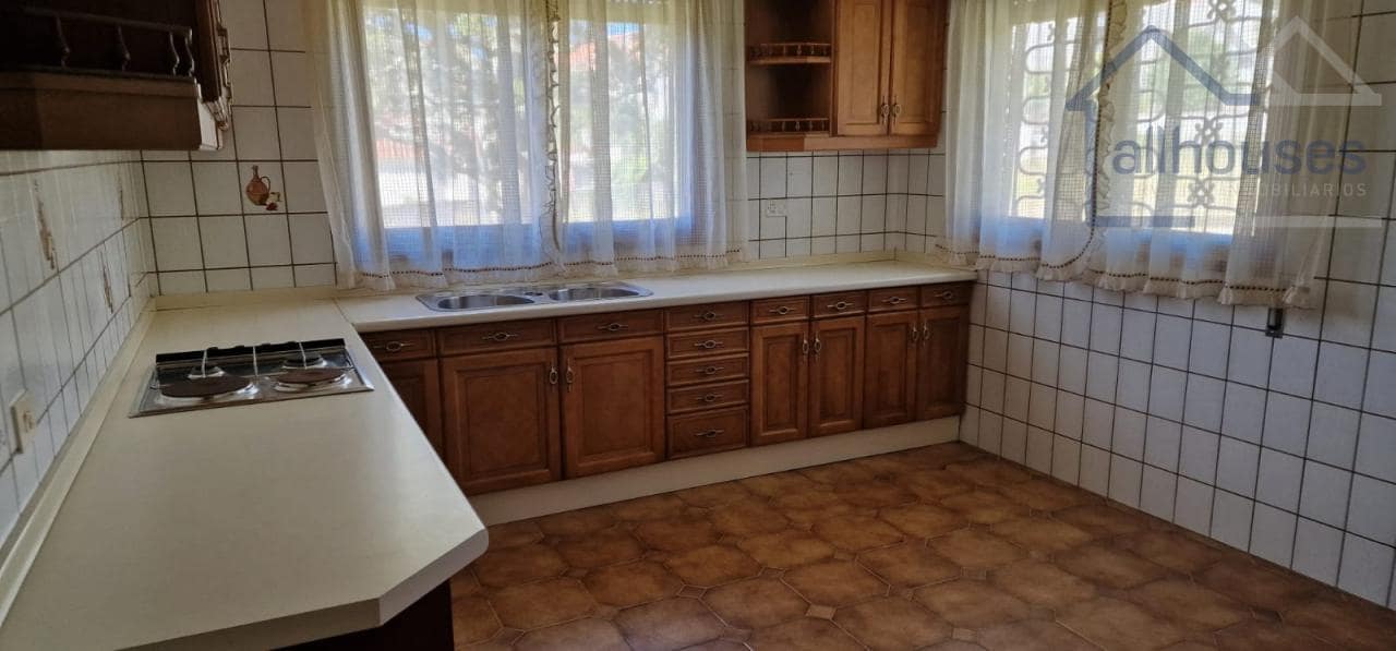 4 bedroom Townhouse for sale in A Guarda with garage - € 300,000 (Ref: 9417289)