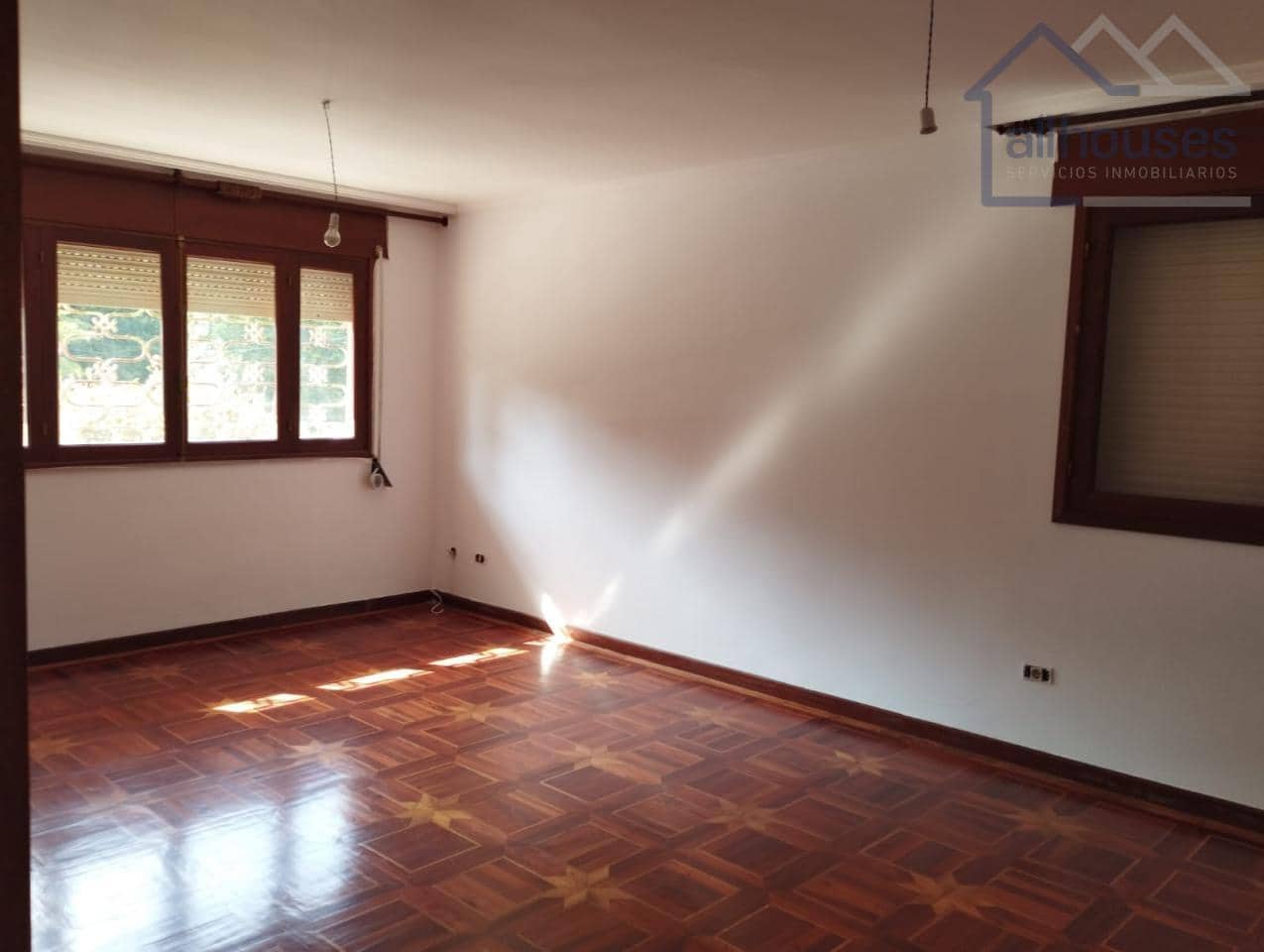 4 bedroom Townhouse for sale in A Guarda with garage - € 300,000 (Ref: 9417289)