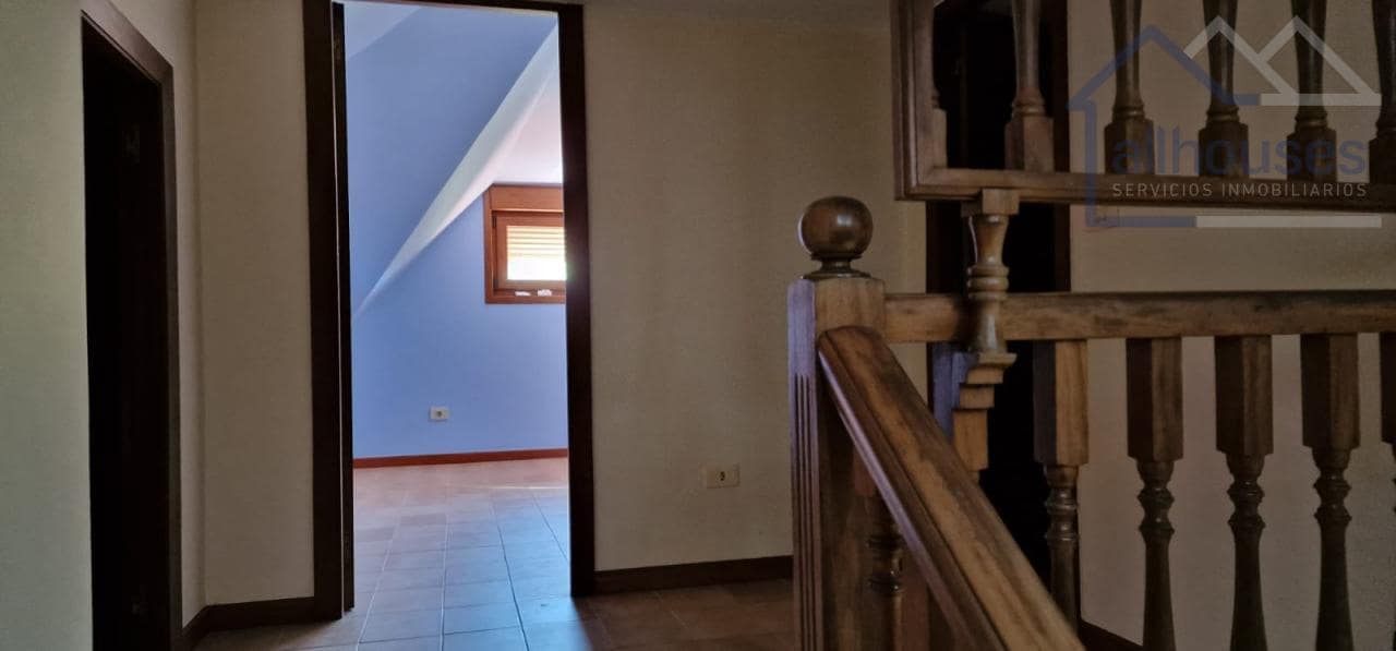 4 bedroom Townhouse for sale in A Guarda with garage - € 300,000 (Ref: 9417289)