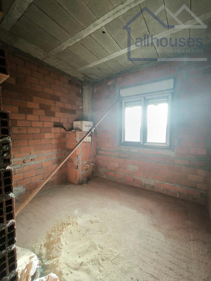 7 bedroom Villa for sale in Mos with garage - € 350,000 (Ref: 9417293)