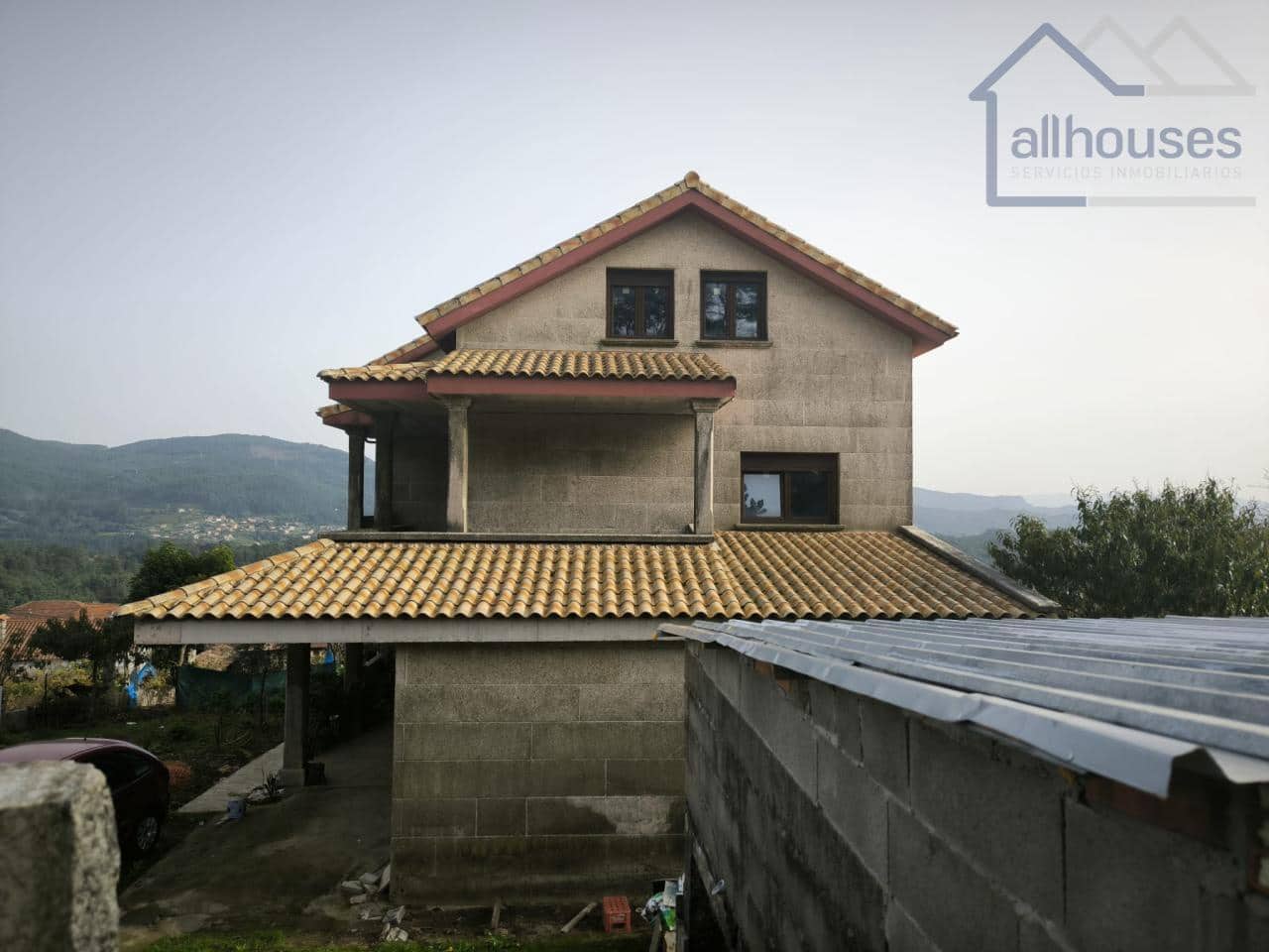 7 bedroom Villa for sale in Mos with garage - € 350,000 (Ref: 9417293)