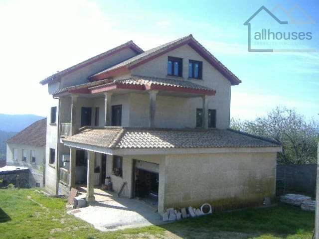 Chalet de 7 habitaciones en Mos en venta con garaje - 350.000 € (Ref: 9417293)