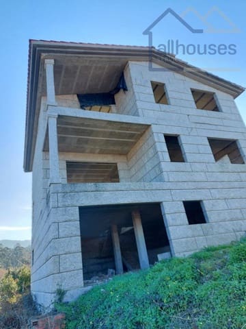 5 bedroom Villa for sale in Baiona with garage - € 180,000 (Ref: 9417294)