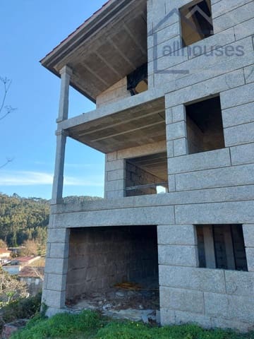 5 bedroom Villa for sale in Baiona with garage - € 180,000 (Ref: 9417294)