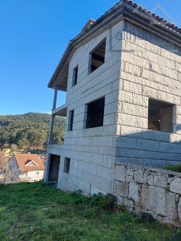 5 bedroom Villa for sale in Baiona with garage - € 180,000 (Ref: 9417294)