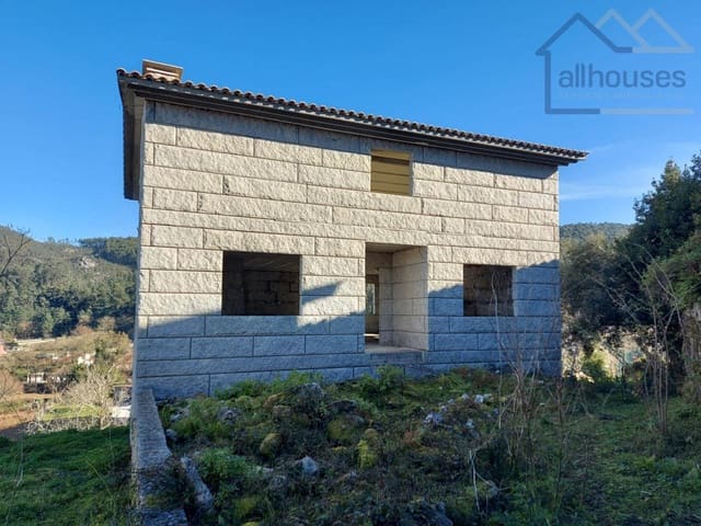 5 bedroom Villa for sale in Baiona with garage - € 180,000 (Ref: 9417294)