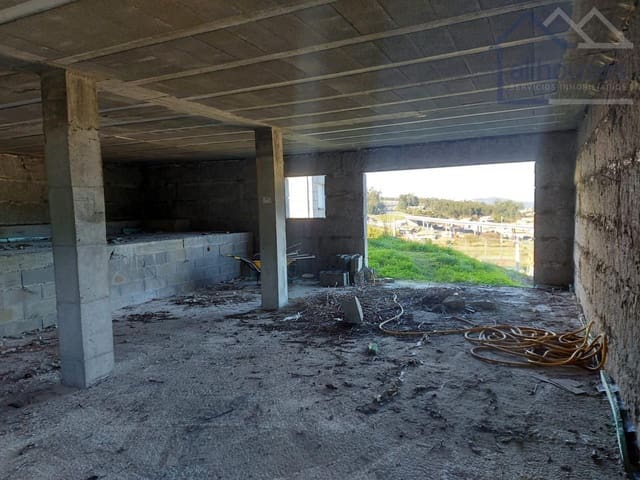 5 bedroom Villa for sale in Baiona with garage - € 180,000 (Ref: 9417294)