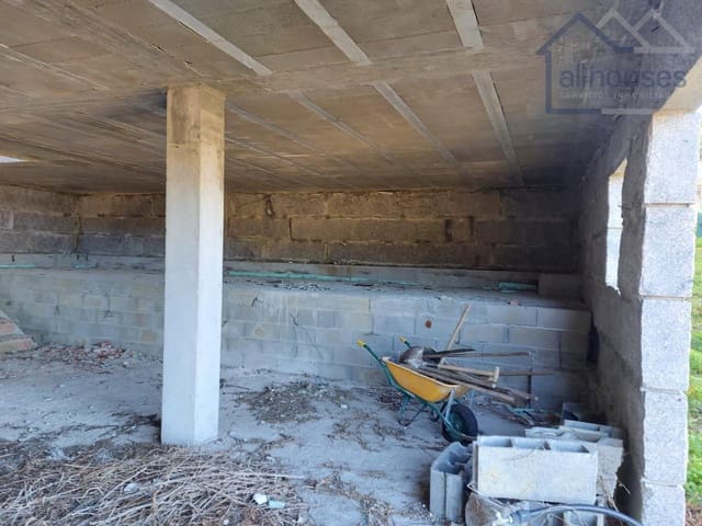 5 bedroom Villa for sale in Baiona with garage - € 180,000 (Ref: 9417294)