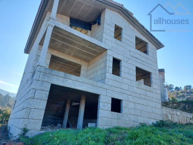 5 bedroom Villa for sale in Baiona with garage - € 180,000 (Ref: 9417294)