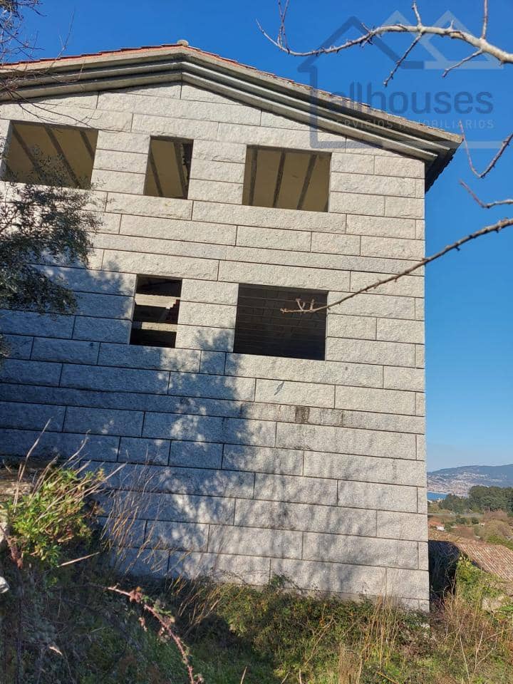 5 bedroom Villa for sale in Baiona with garage - € 180,000 (Ref: 9417294)