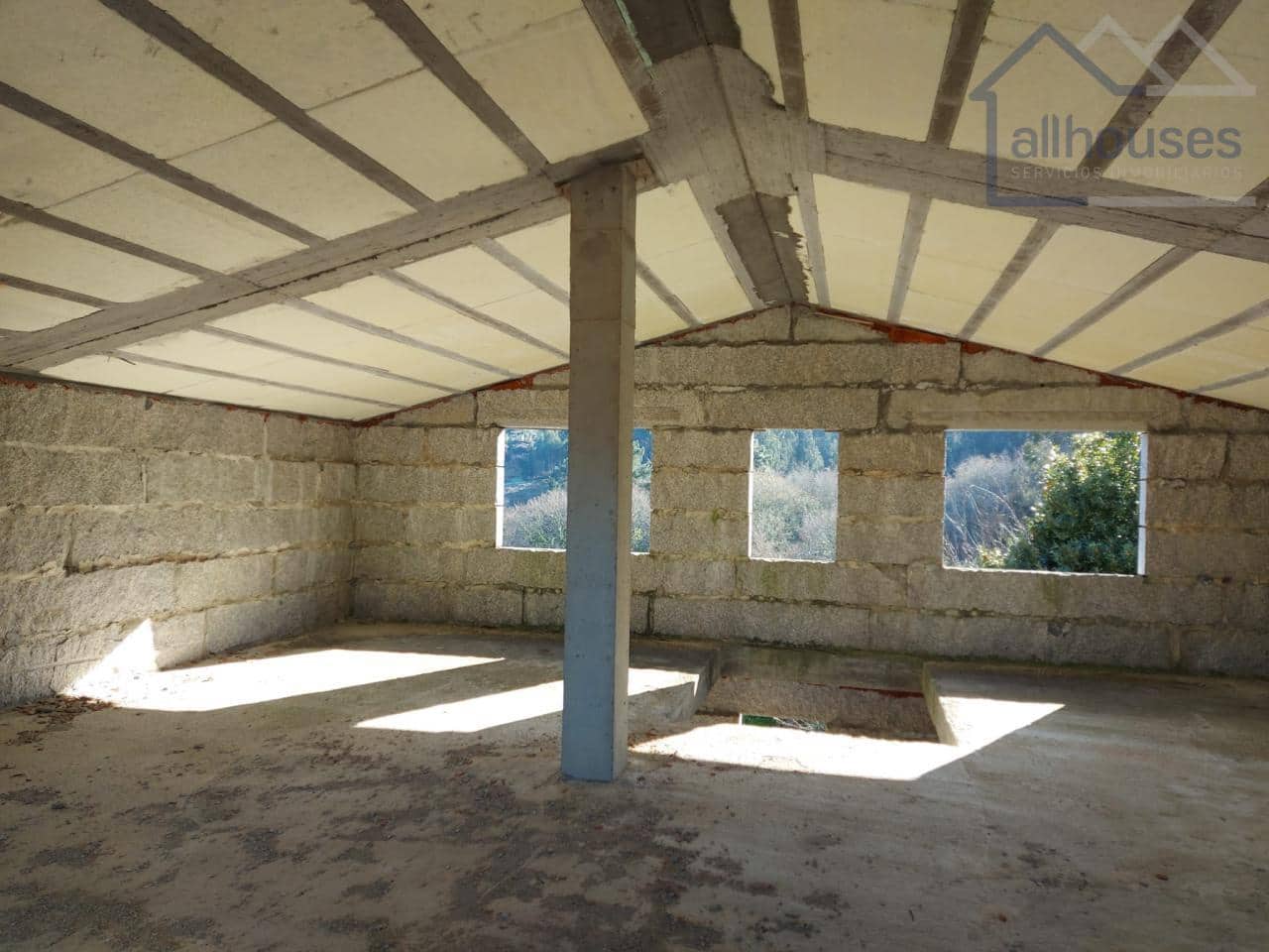 5 bedroom Villa for sale in Baiona with garage - € 180,000 (Ref: 9417294)