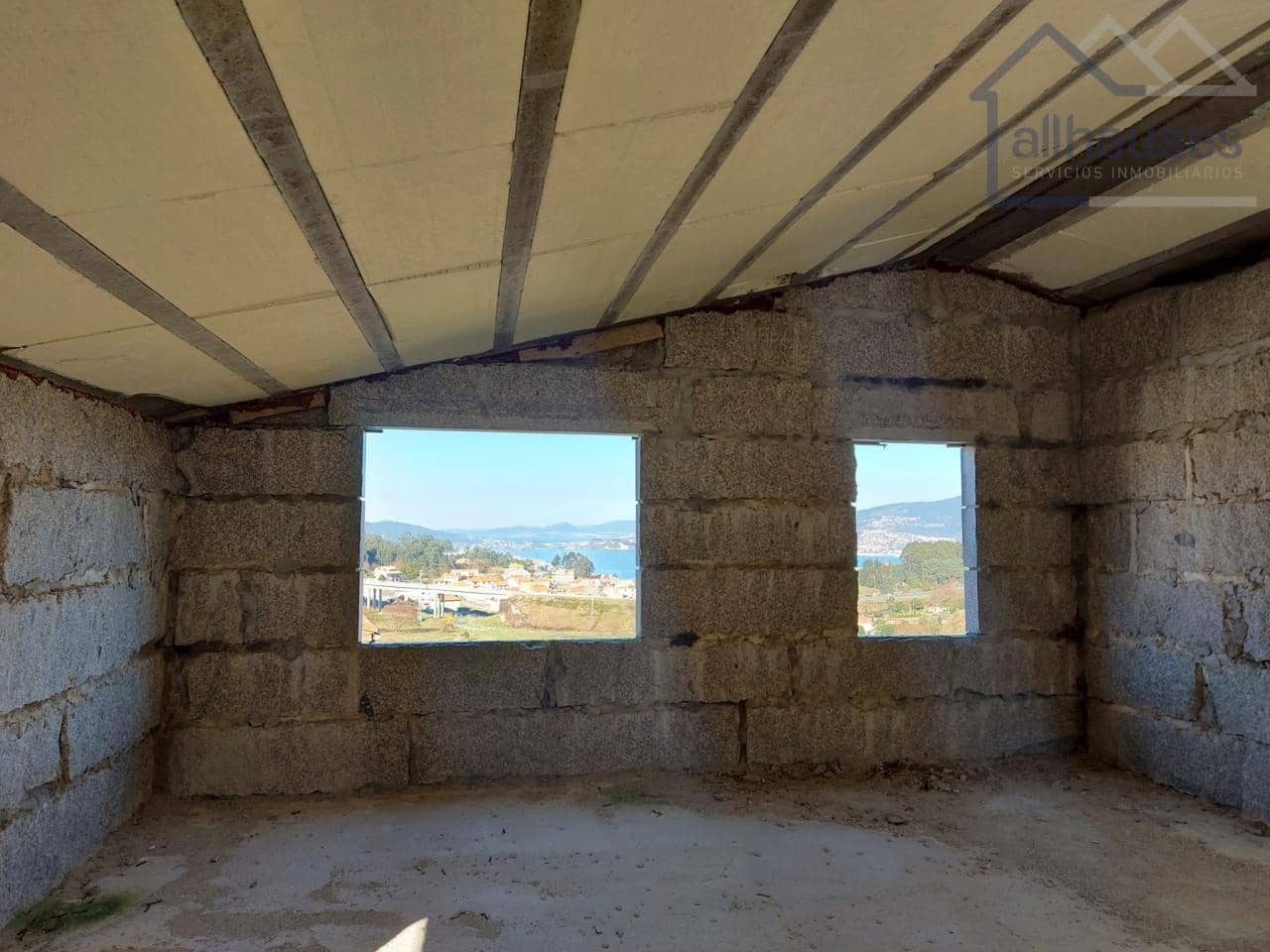 5 bedroom Villa for sale in Baiona with garage - € 180,000 (Ref: 9417294)