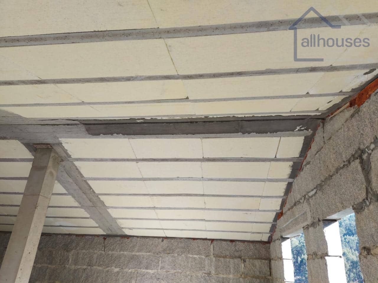 5 bedroom Villa for sale in Baiona with garage - € 180,000 (Ref: 9417294)