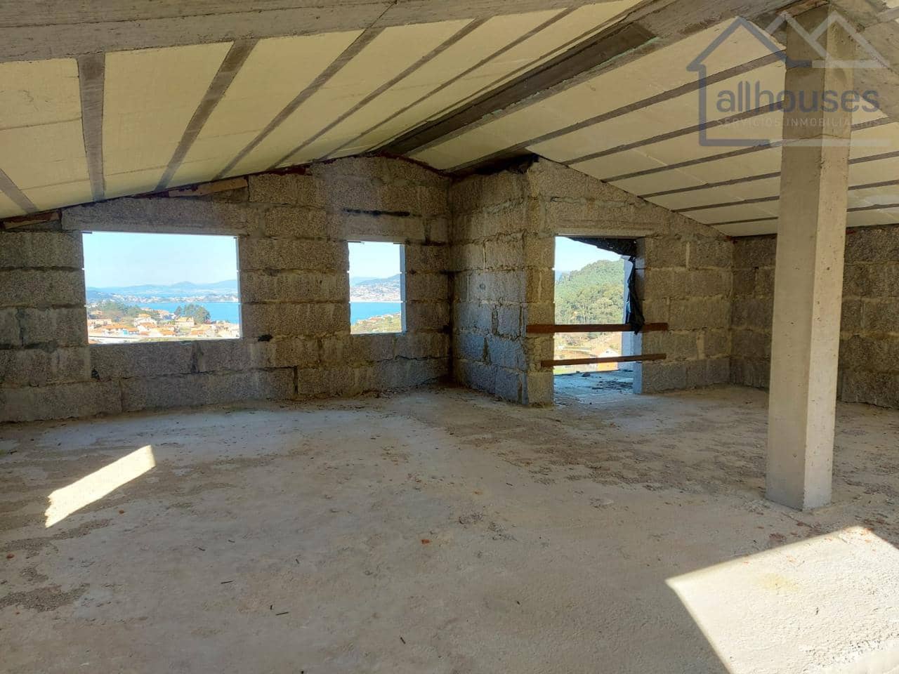 5 bedroom Villa for sale in Baiona with garage - € 180,000 (Ref: 9417294)