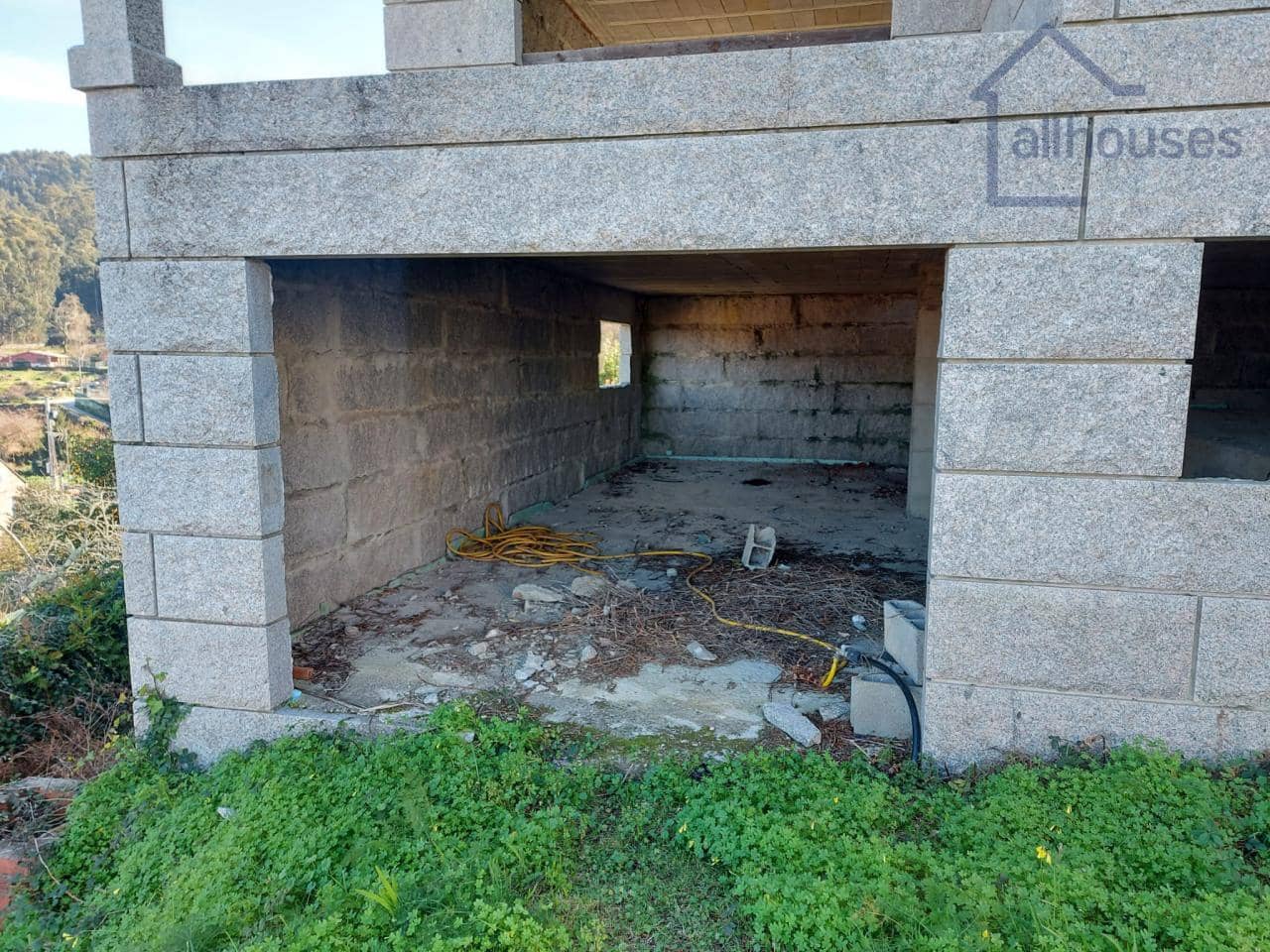 5 bedroom Villa for sale in Baiona with garage - € 180,000 (Ref: 9417294)