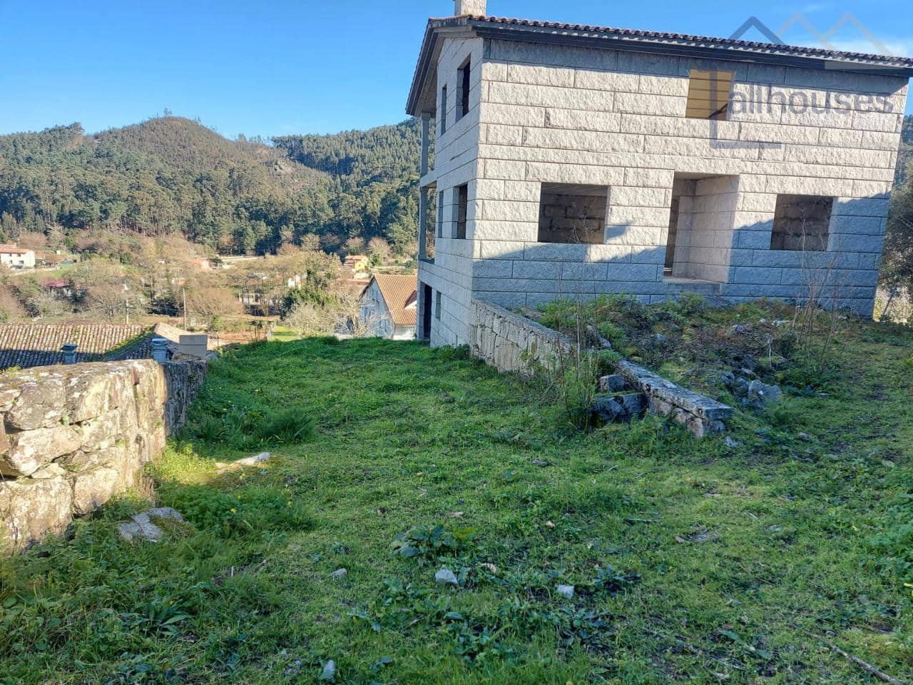 5 bedroom Villa for sale in Baiona with garage - € 180,000 (Ref: 9417294)