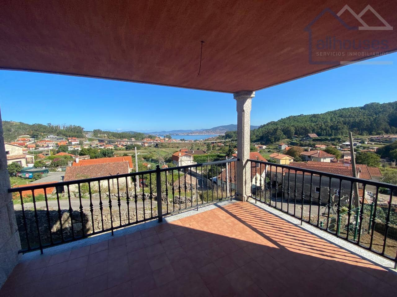 5 bedroom Villa for sale in Baiona with garage - € 180,000 (Ref: 9417294)