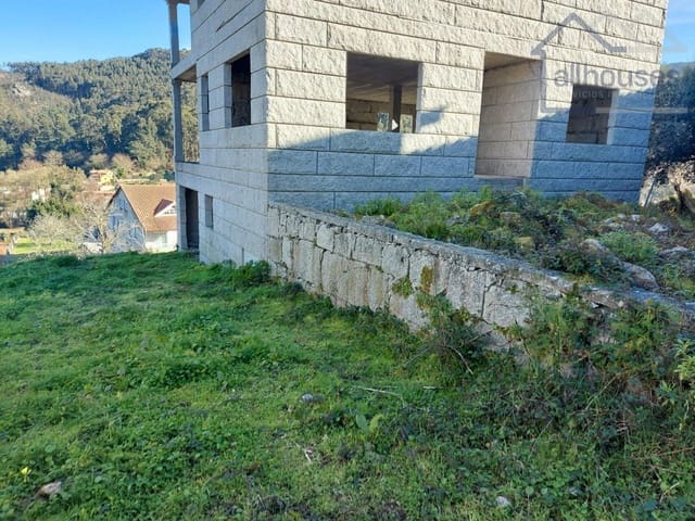 5 bedroom Villa for sale in Baiona with garage - € 180,000 (Ref: 9417294)