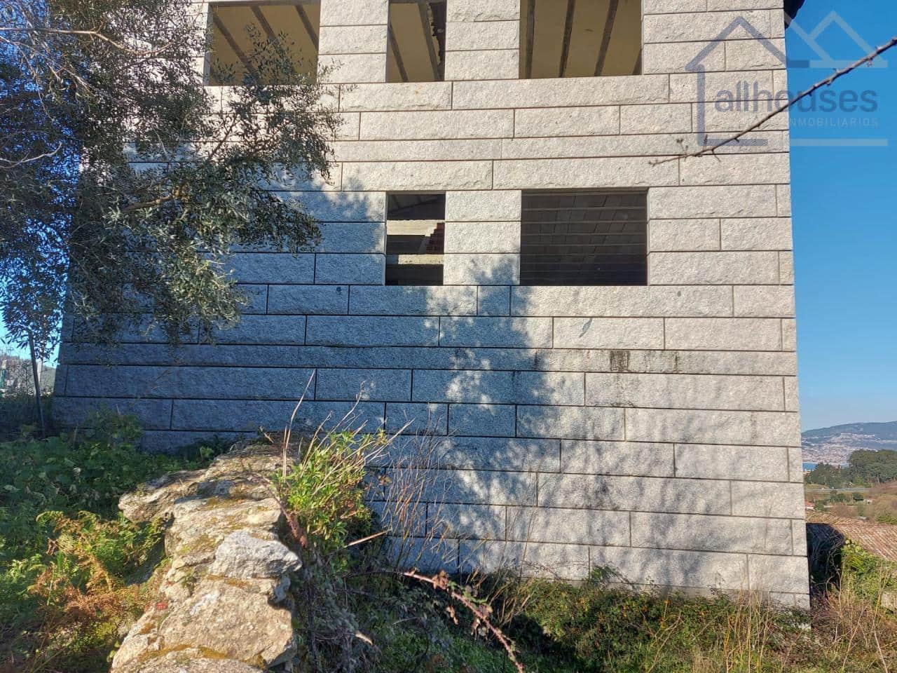 5 bedroom Villa for sale in Baiona with garage - € 180,000 (Ref: 9417294)