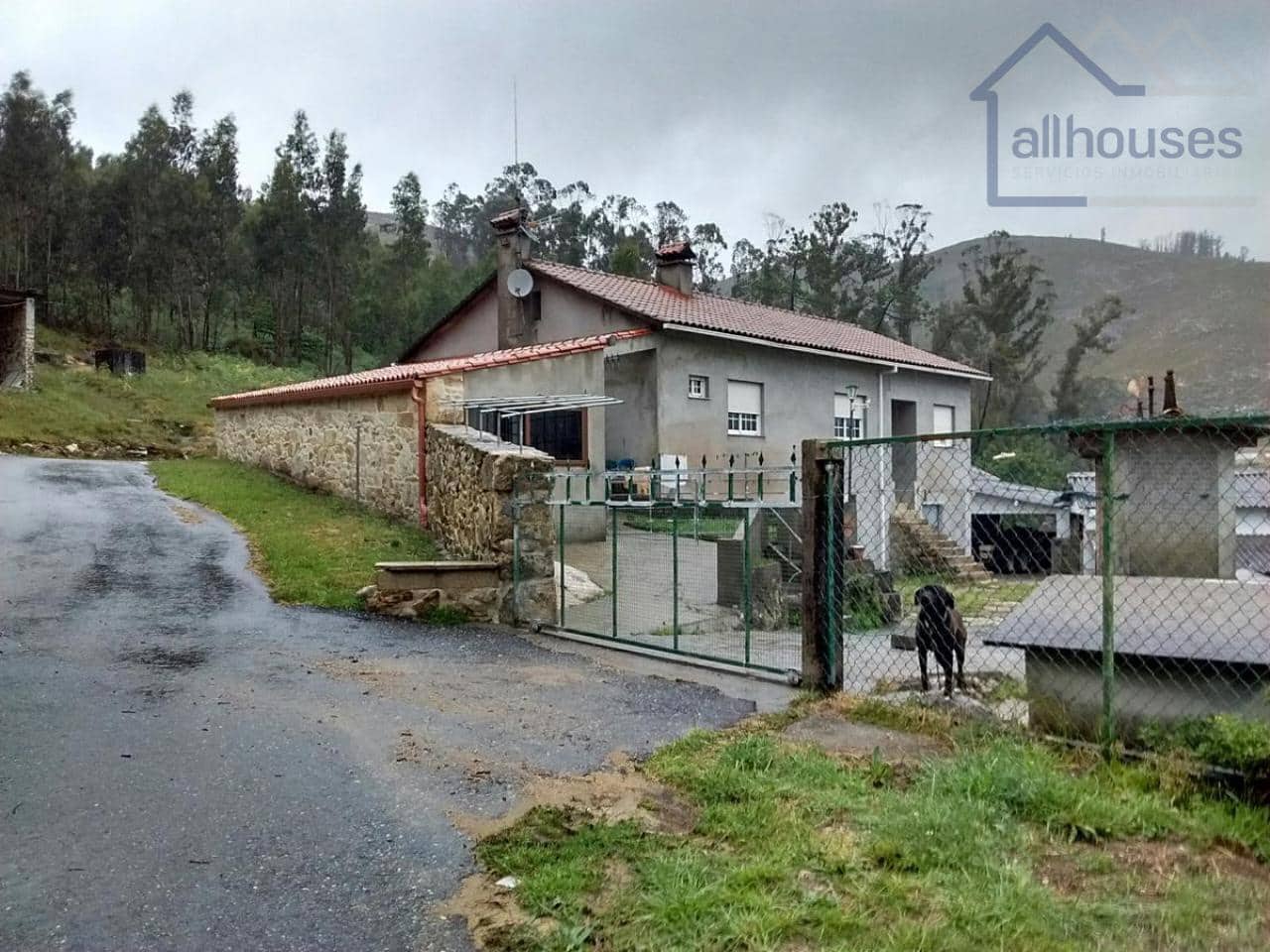 4 bedroom Townhouse for sale in Oia with garage - € 190,000 (Ref: 9417300)