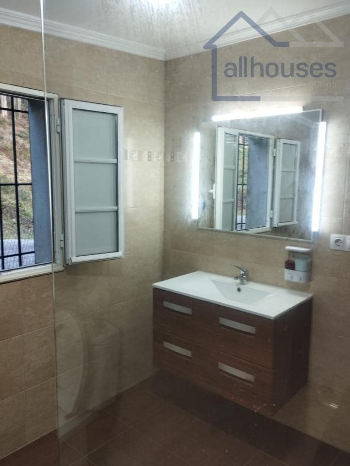 4 bedroom Townhouse for sale in Oia with garage - € 190,000 (Ref: 9417300)