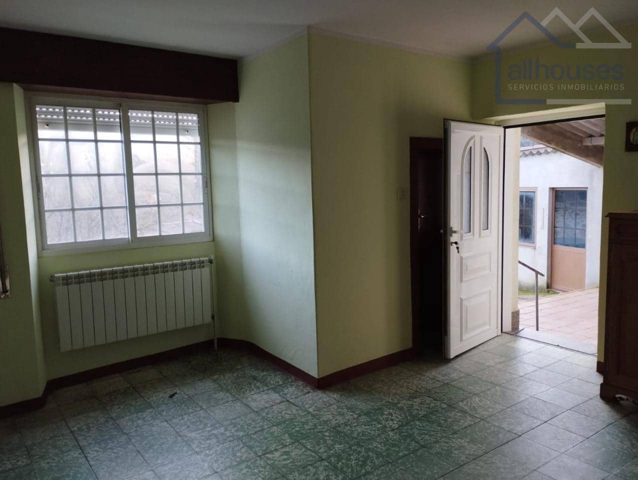 4 bedroom Townhouse for sale in Oia with garage - € 190,000 (Ref: 9417300)