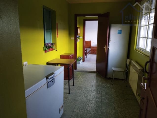 4 bedroom Townhouse for sale in Oia with garage - € 190,000 (Ref: 9417300)