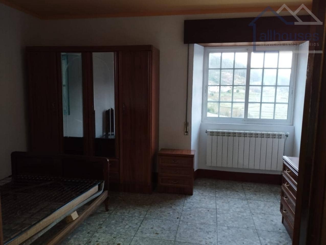 4 bedroom Townhouse for sale in Oia with garage - € 190,000 (Ref: 9417300)