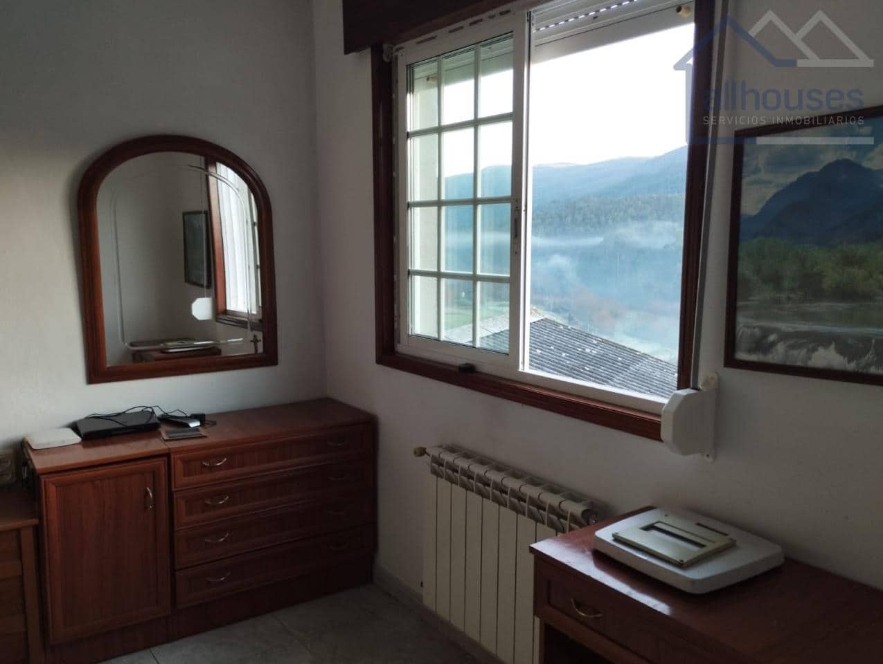 4 bedroom Townhouse for sale in Oia with garage - € 190,000 (Ref: 9417300)