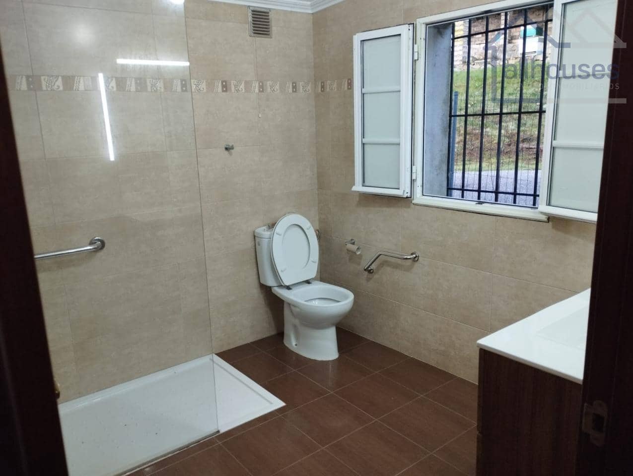 4 bedroom Townhouse for sale in Oia with garage - € 190,000 (Ref: 9417300)