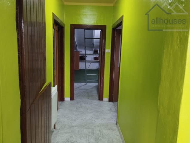 4 bedroom Townhouse for sale in Oia with garage - € 190,000 (Ref: 9417300)