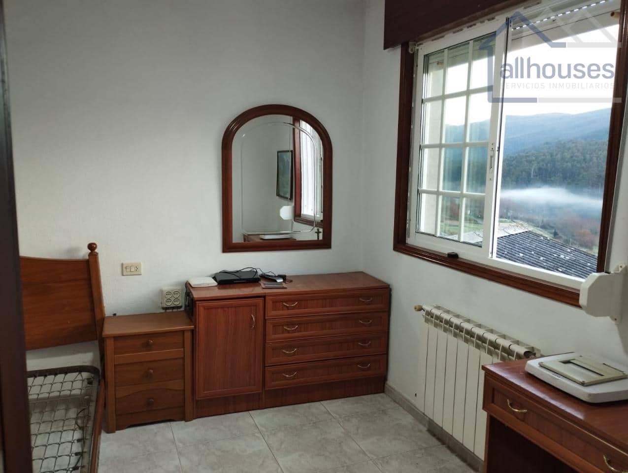 4 bedroom Townhouse for sale in Oia with garage - € 190,000 (Ref: 9417300)