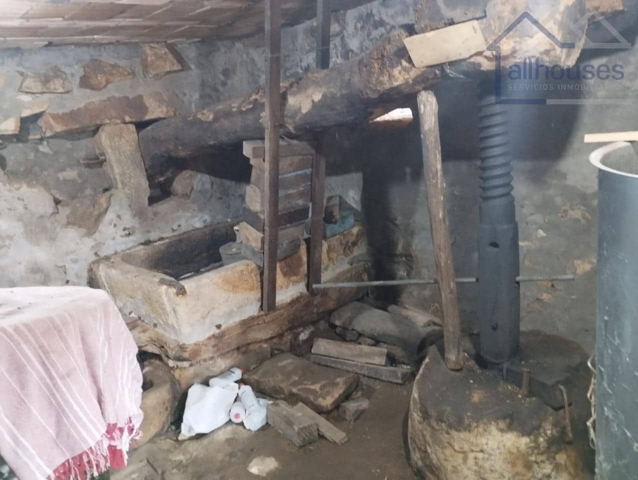 4 bedroom Townhouse for sale in Oia with garage - € 190,000 (Ref: 9417300)