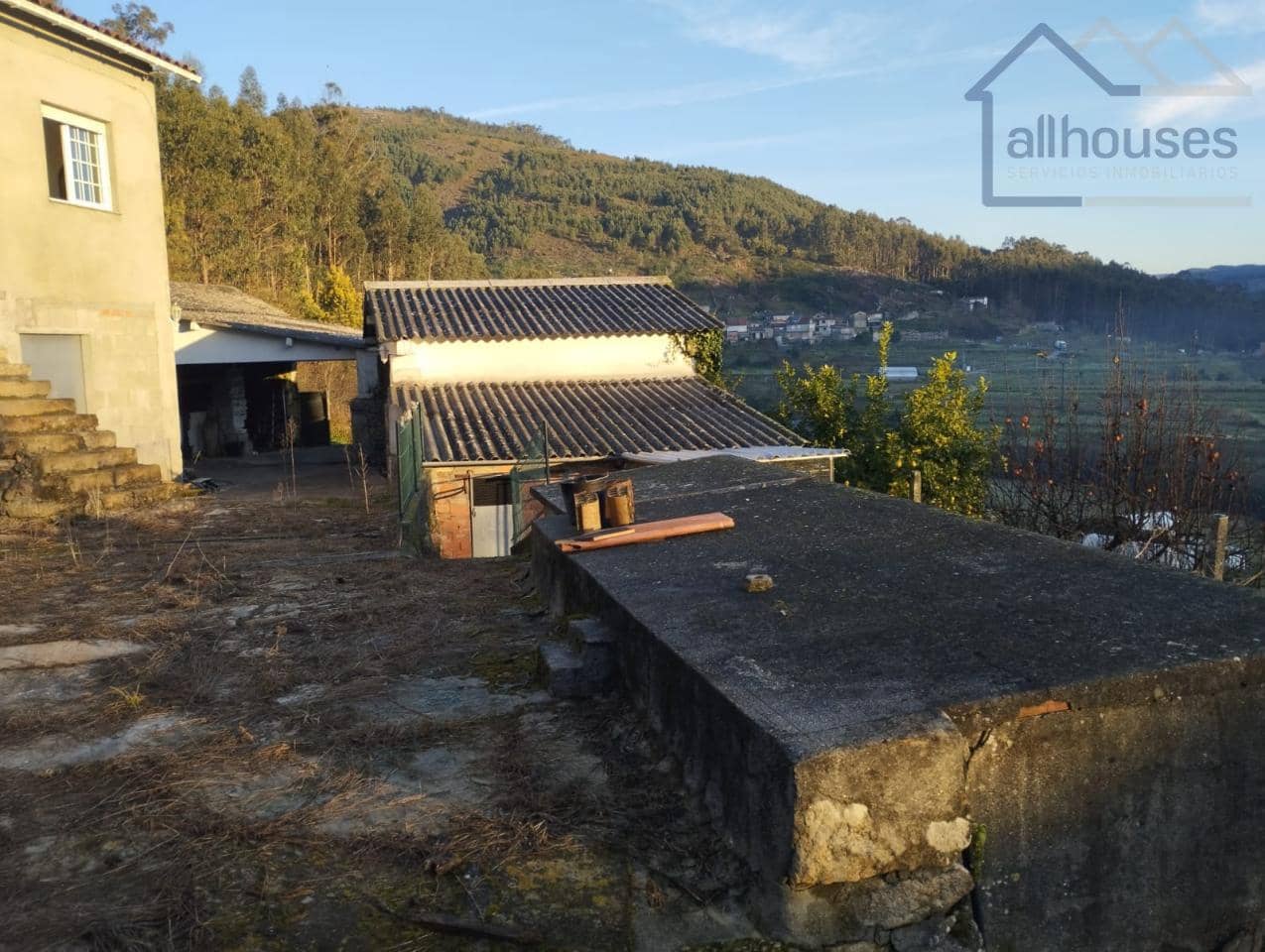 4 bedroom Townhouse for sale in Oia with garage - € 190,000 (Ref: 9417300)