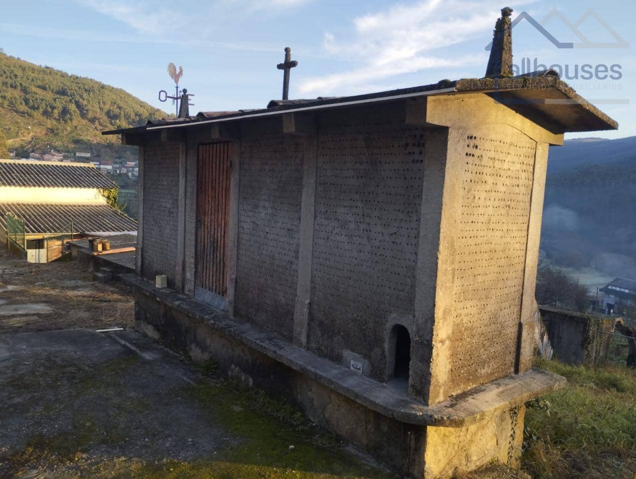 4 bedroom Townhouse for sale in Oia with garage - € 190,000 (Ref: 9417300)