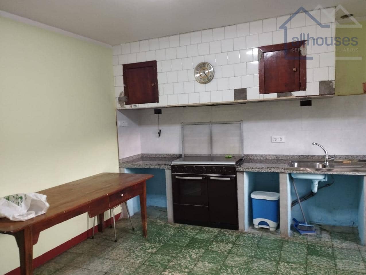 4 bedroom Townhouse for sale in Oia with garage - € 190,000 (Ref: 9417300)