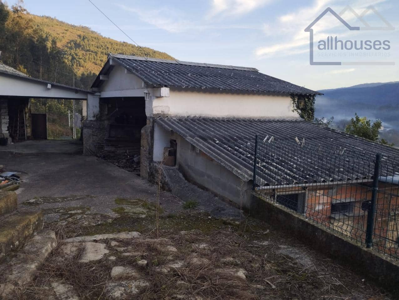 4 bedroom Townhouse for sale in Oia with garage - € 190,000 (Ref: 9417300)