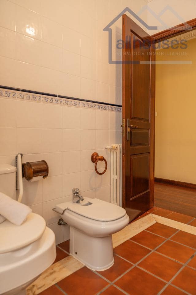 6 bedroom Finca/Country House for sale in A Guarda with garage - € 445,000 (Ref: 9417302)