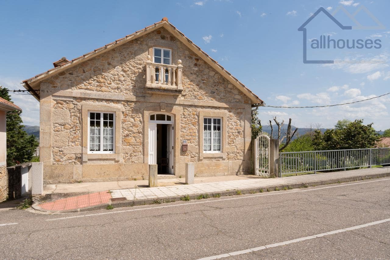 6 bedroom Finca/Country House for sale in A Guarda with garage - € 445,000 (Ref: 9417302)