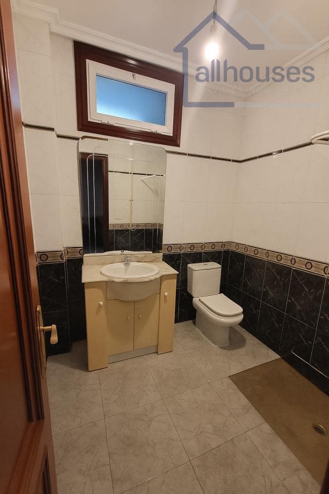 4 bedroom Townhouse for sale in A Guarda with garage - € 400,000 (Ref: 9417309)