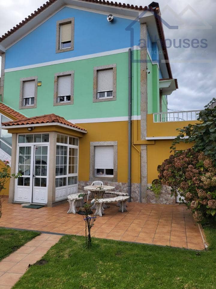 4 bedroom Townhouse for sale in A Guarda with garage - € 400,000 (Ref: 9417309)