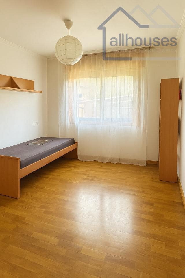 5 bedroom Townhouse for sale in O Rosal with garage - € 460,000 (Ref: 9417310)