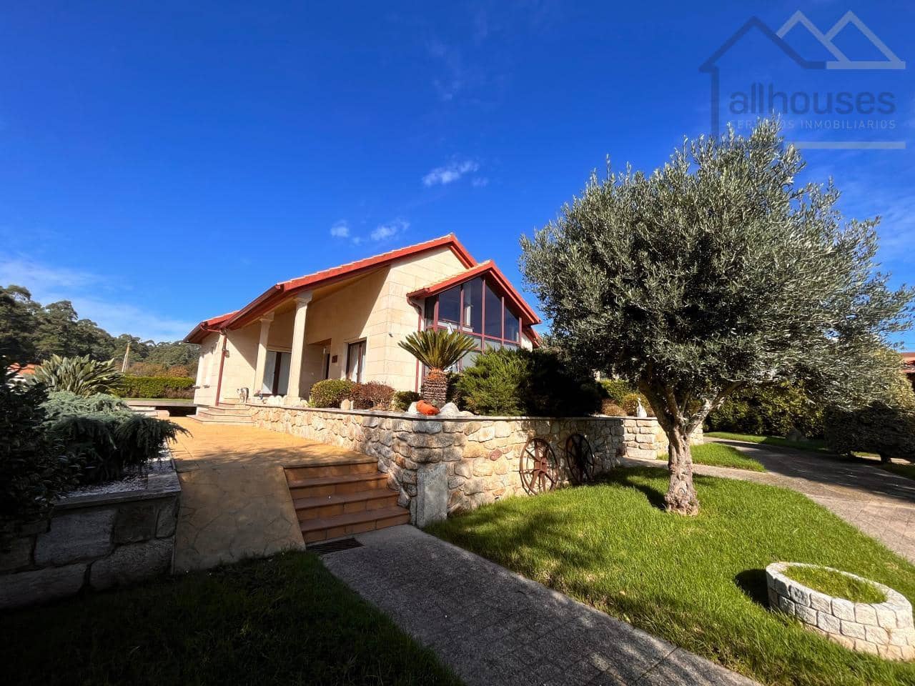 5 bedroom Townhouse for sale in O Rosal with garage - € 460,000 (Ref: 9417310)