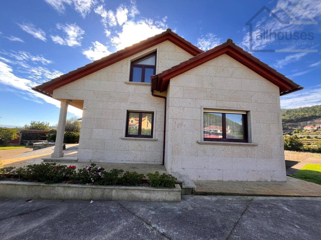 5 bedroom Townhouse for sale in O Rosal with garage - € 460,000 (Ref: 9417310)